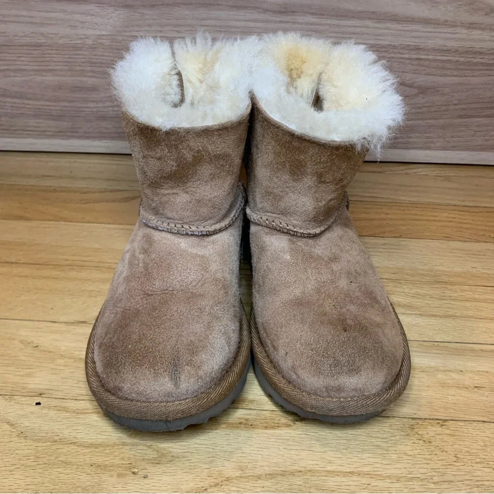 Ugg Mini Bailey Bow Kid's Boots in Chestnut - Size 11